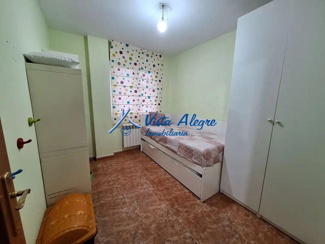 Habitación de Piso en venta en Anguciana con Calefacción, Trastero y Piscina