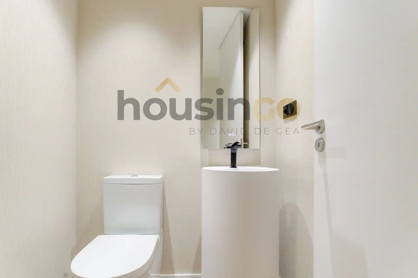 Bathroom of Flat for sale in Madrid  with Air Conditioner, Heating and Oven