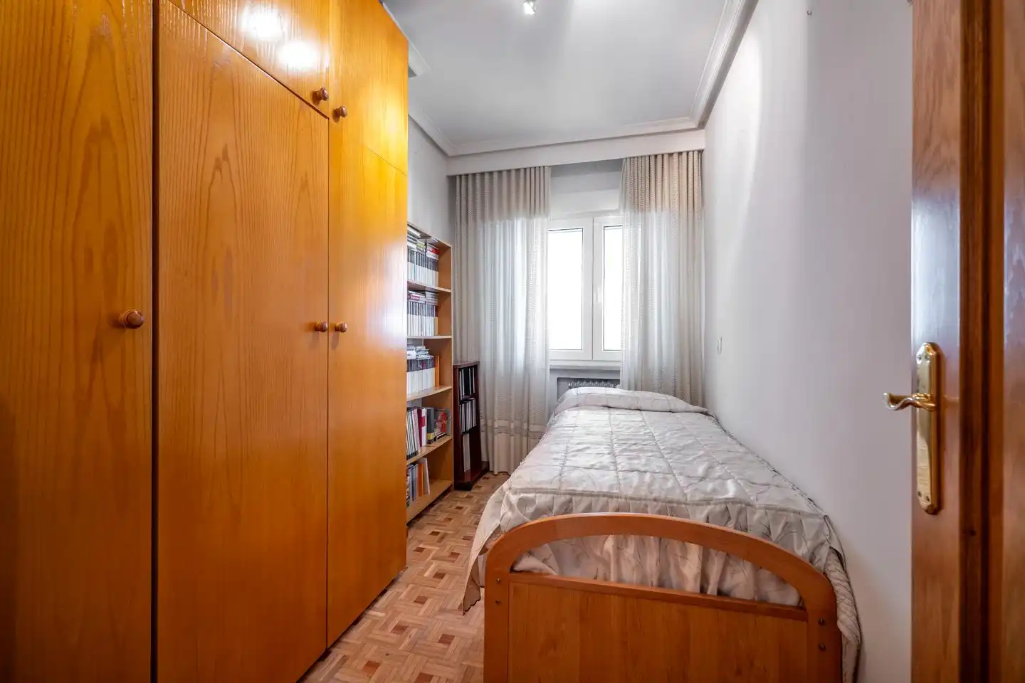 Dormitori de Pis en venda en Ávila amb Calefacció, Parquet i Terrassa