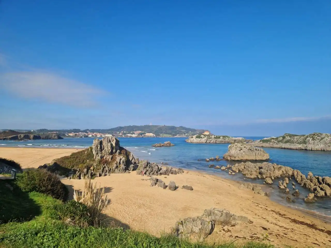 Vista exterior de Apartamento en venta en Noja con Terraza, Amueblado y Balcón