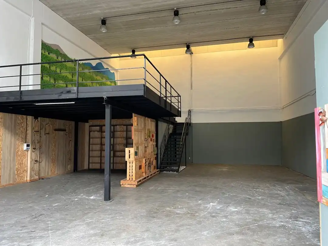 Fabrikhallen zum Verkauf in Villabona