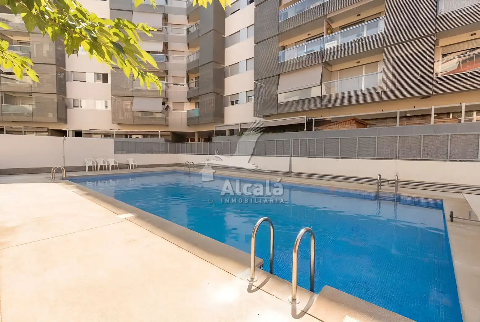 Schwimmbecken von Wohnung zum Verkauf in Alcalá de Henares mit Klimaanlage, Heizung und Terrasse