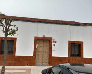 Exterior view of Single-family semi-detached for sale in Talavera la Real  with Air Conditioner, Terrace and Furnished
