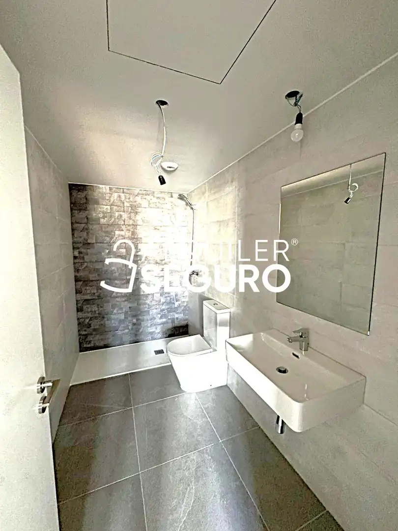 Flat for rent in de Vicente Ferrer , Ciudad de la Comunicación - Arco Ladrillo