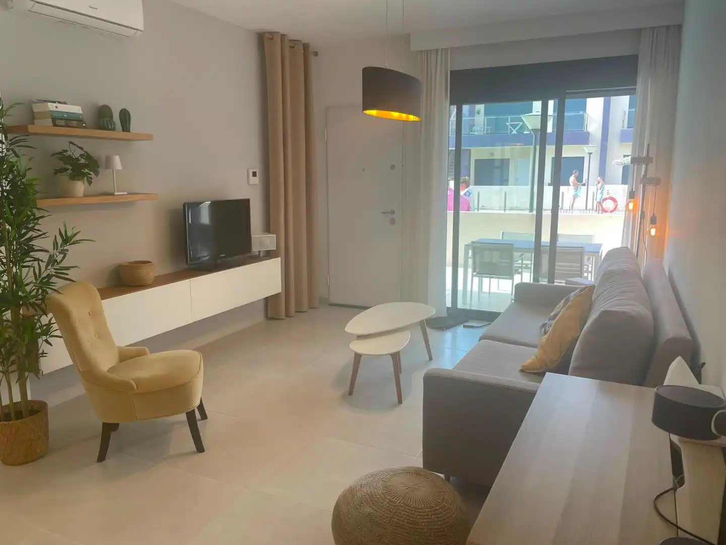 Sala d'estar de Casa o xalet en venda en Pilar de la Horadada amb Aire condicionat, Calefacció i Jardí privat