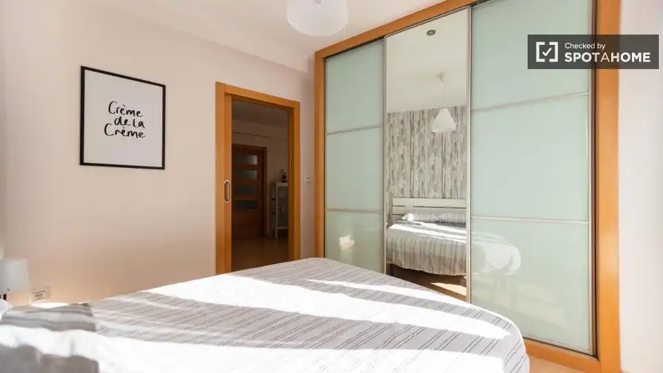 Habitación de Piso de alquiler en Valencia con Aire acondicionado, Calefacción y Amueblado