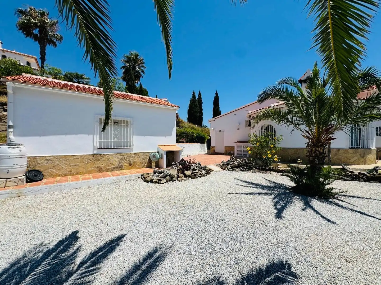 Vista exterior de Casa o xalet en venda en Arenas amb Aire condicionat, Jardí privat i Traster