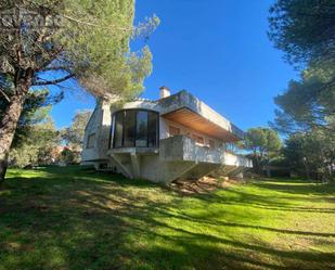 Vista exterior de Casa o xalet en venda en Navas del Rey amb Terrassa