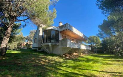 Vista exterior de Casa o xalet en venda en Navas del Rey amb Terrassa