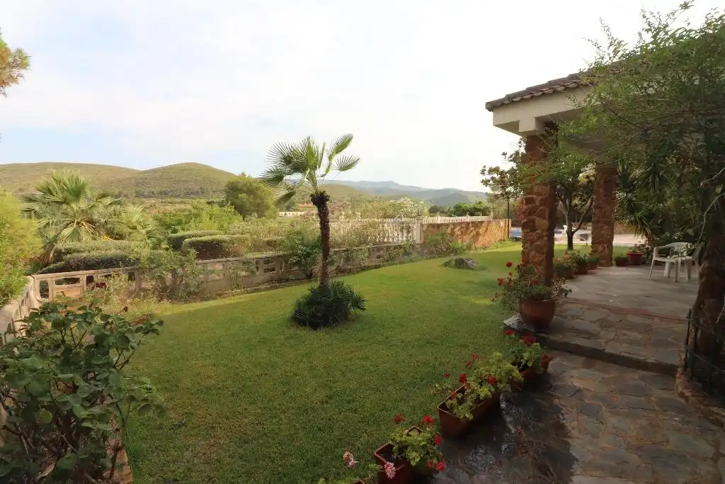 Casa rústica amb piscina en venda a Avinguda Bolot, imagen 6
