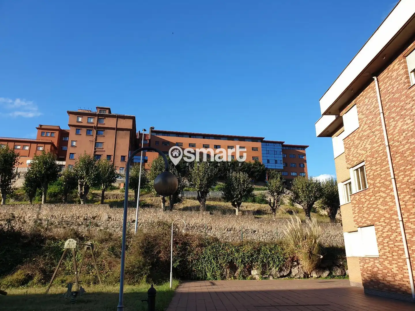 Vista exterior de Piso en venta en Gijón  con Trastero