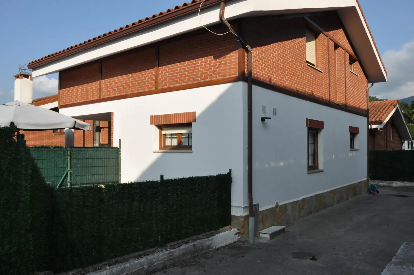Vista exterior de Casa o chalet en venta en Castro-Urdiales con Calefacción, Jardín privado y Terraza