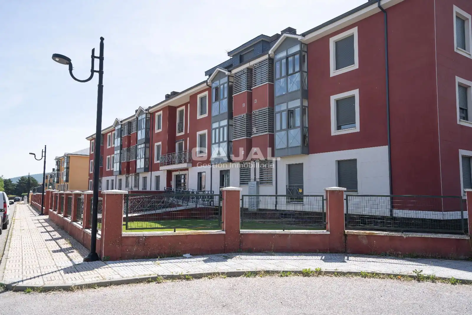Außenansicht von Wohnung zum Verkauf in Riaza mit Heizung, Abstellraum und Schwimmbad