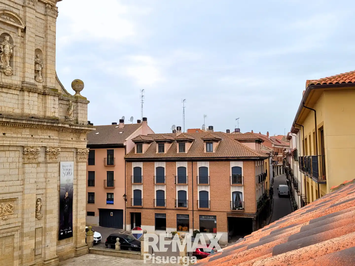 Vista exterior de Àtic en venda en Medina de Rioseco amb Calefacció, Terrassa i Forn
