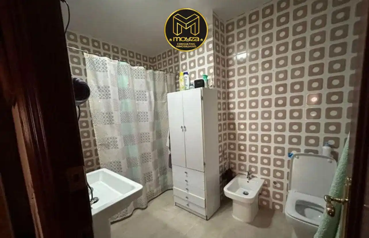 Bathroom of Flat for sale in Jaén  with Air Conditioner, Heating and Terrace