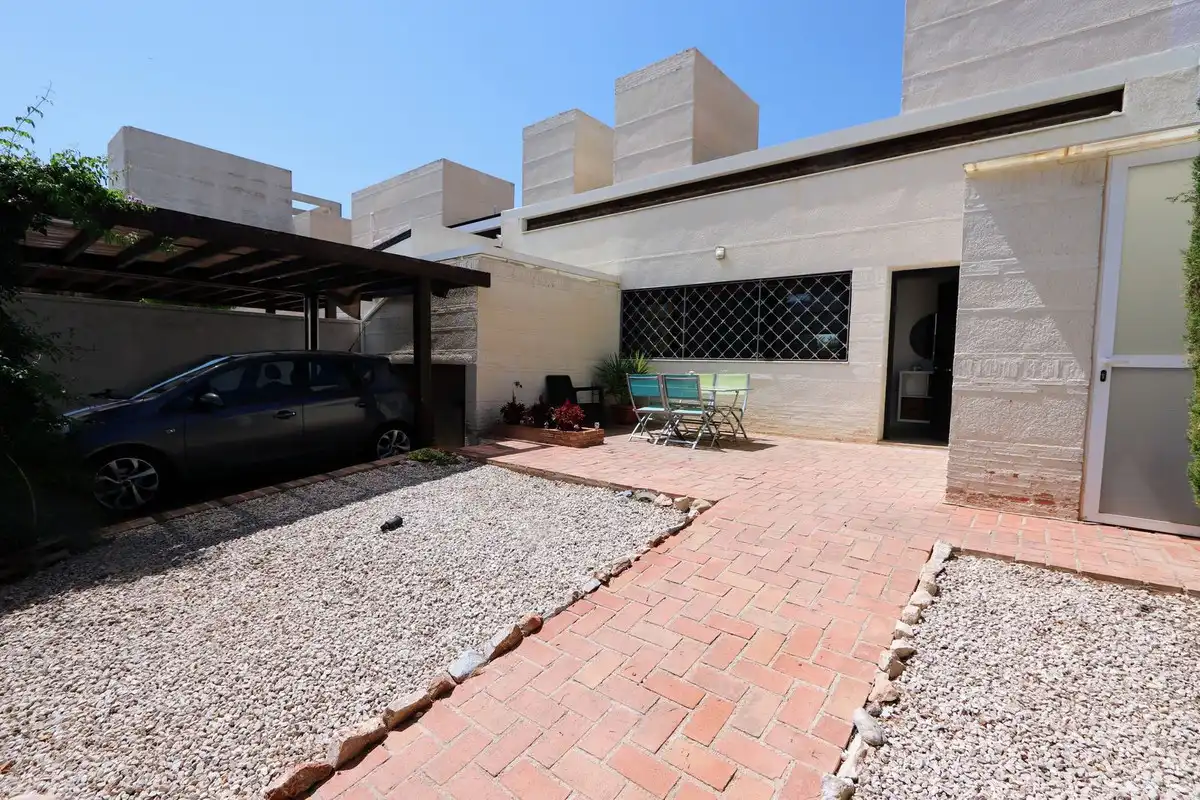 Vista exterior de Casa o xalet en venda en Murcia amb Aire condicionat, Jardí privat i Terrassa
