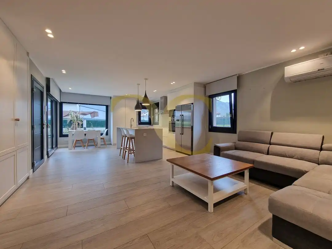 Sala d'estar de Casa o xalet en venda en Llanes amb Calefacció, Jardí privat i Terrassa