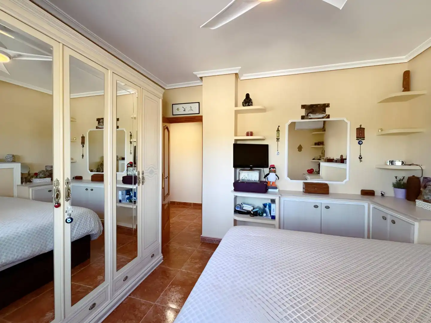 Habitación de Casa o chalet en venta en Alicante / Alacant con Aire acondicionado, Jardín privado y Trastero