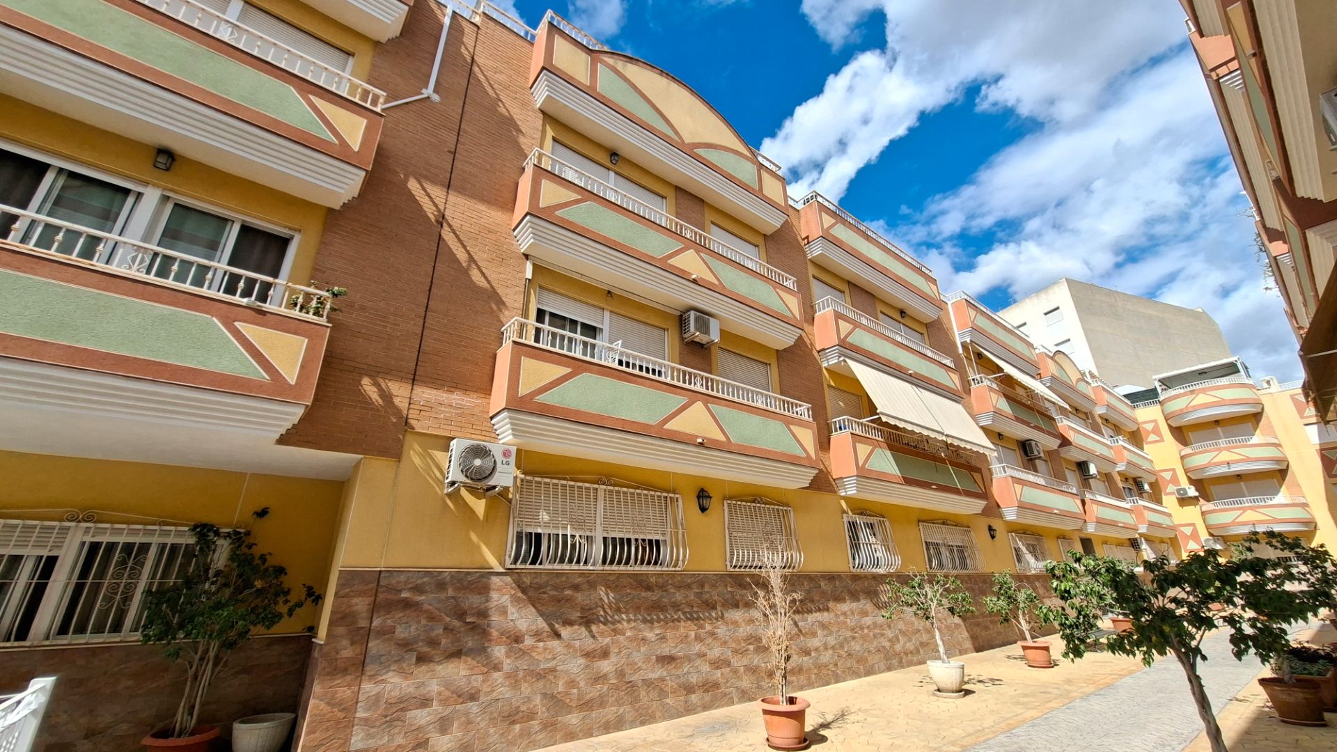 Vista exterior de Pis en venda en San Vicente del Raspeig / Sant Vicent del Raspeig