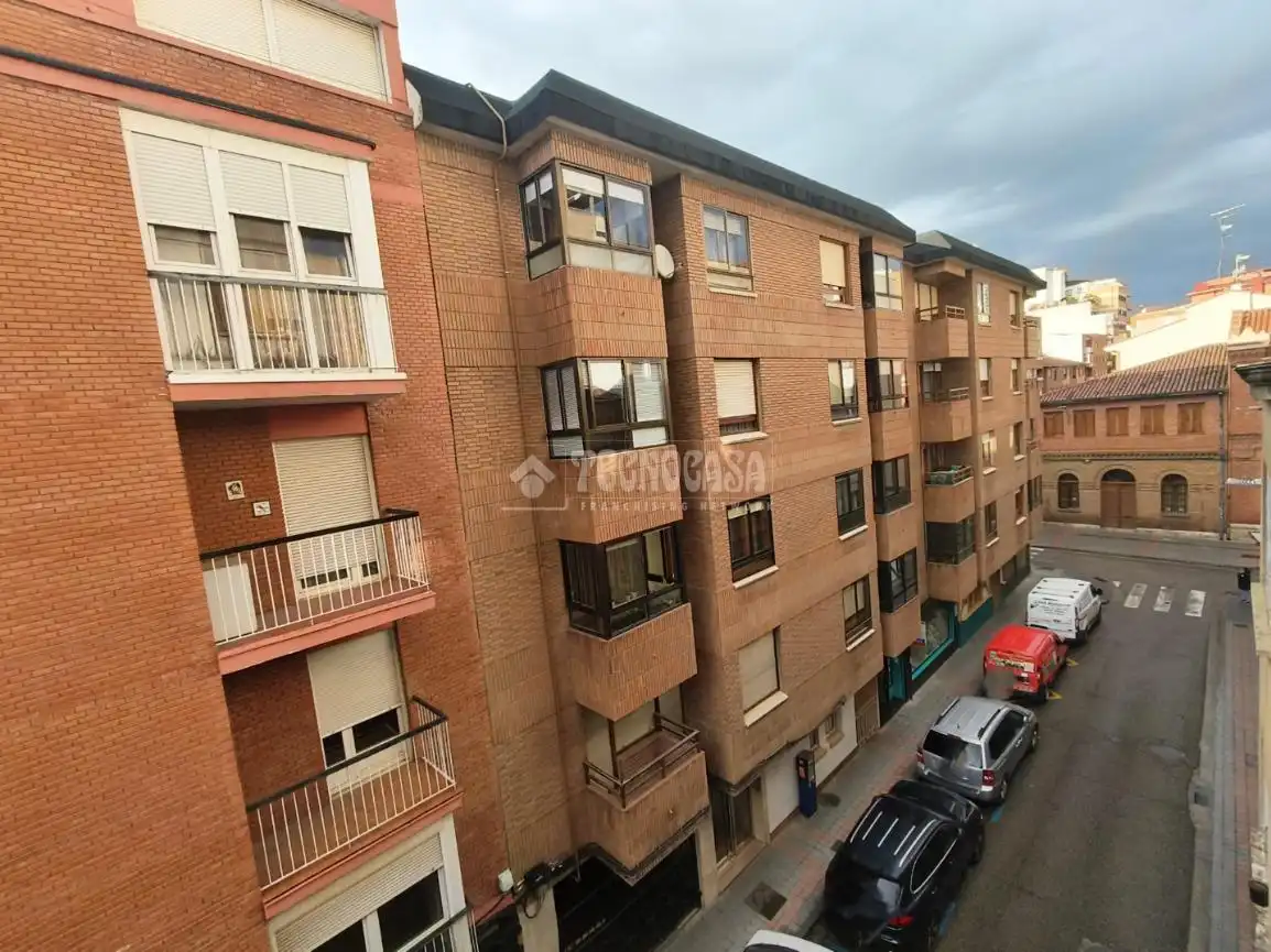 Außenansicht von Wohnung zum Verkauf in Palencia mit Heizung, Parkett und Abstellraum