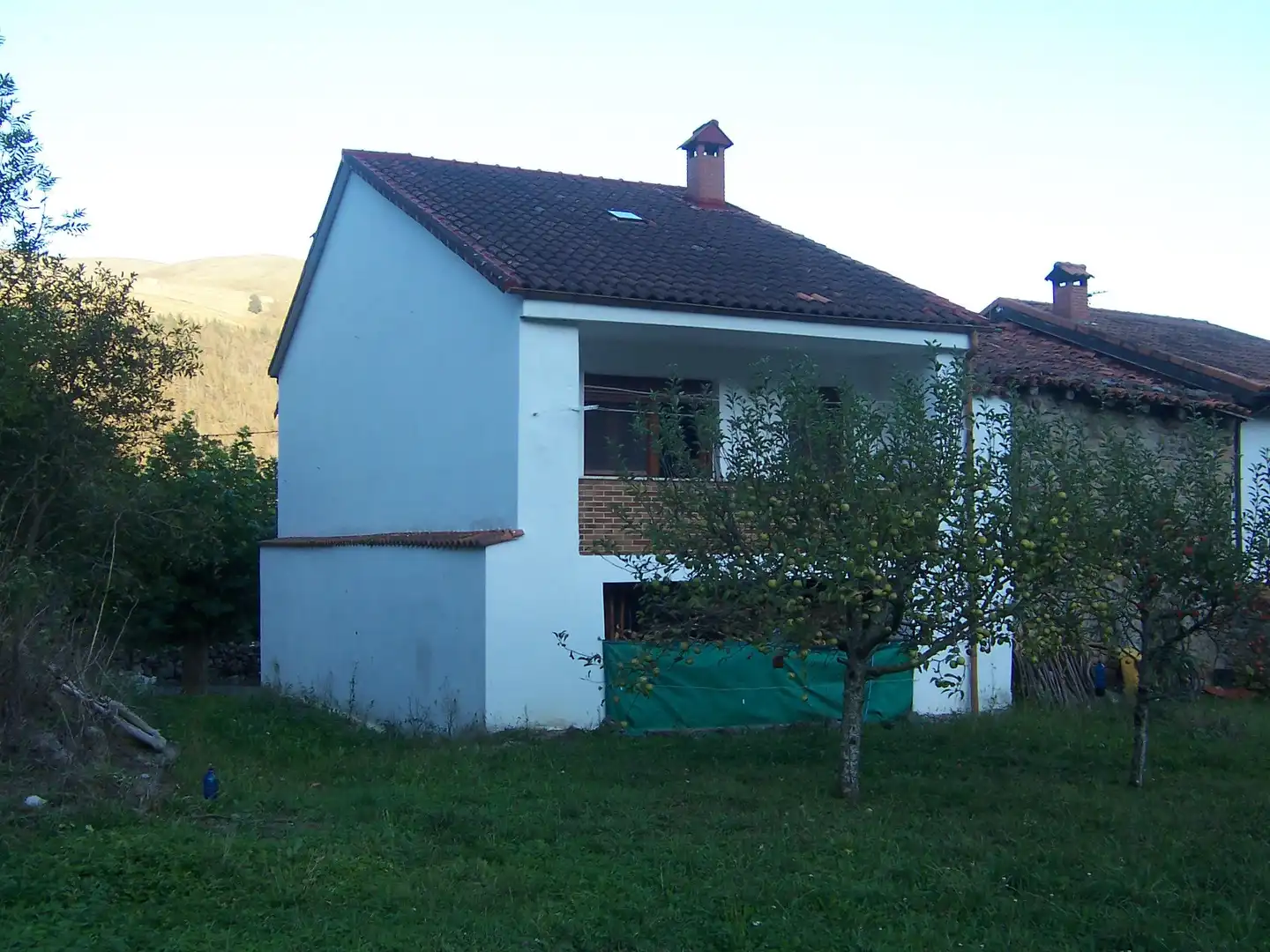 Vista exterior de Casa o xalet en venda en Luena  amb Jardí privat, Terrassa i Moblat