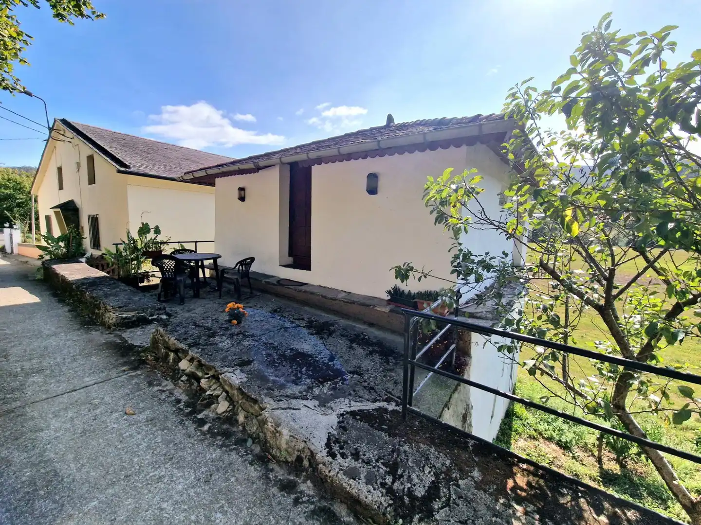 Vista exterior de Casa o xalet en venda en San Tirso de Abres amb Calefacció, Jardí privat i Traster