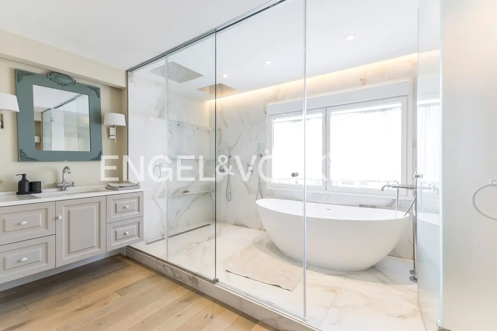 Flat with terrace to rent in Diego de León, imagen 42