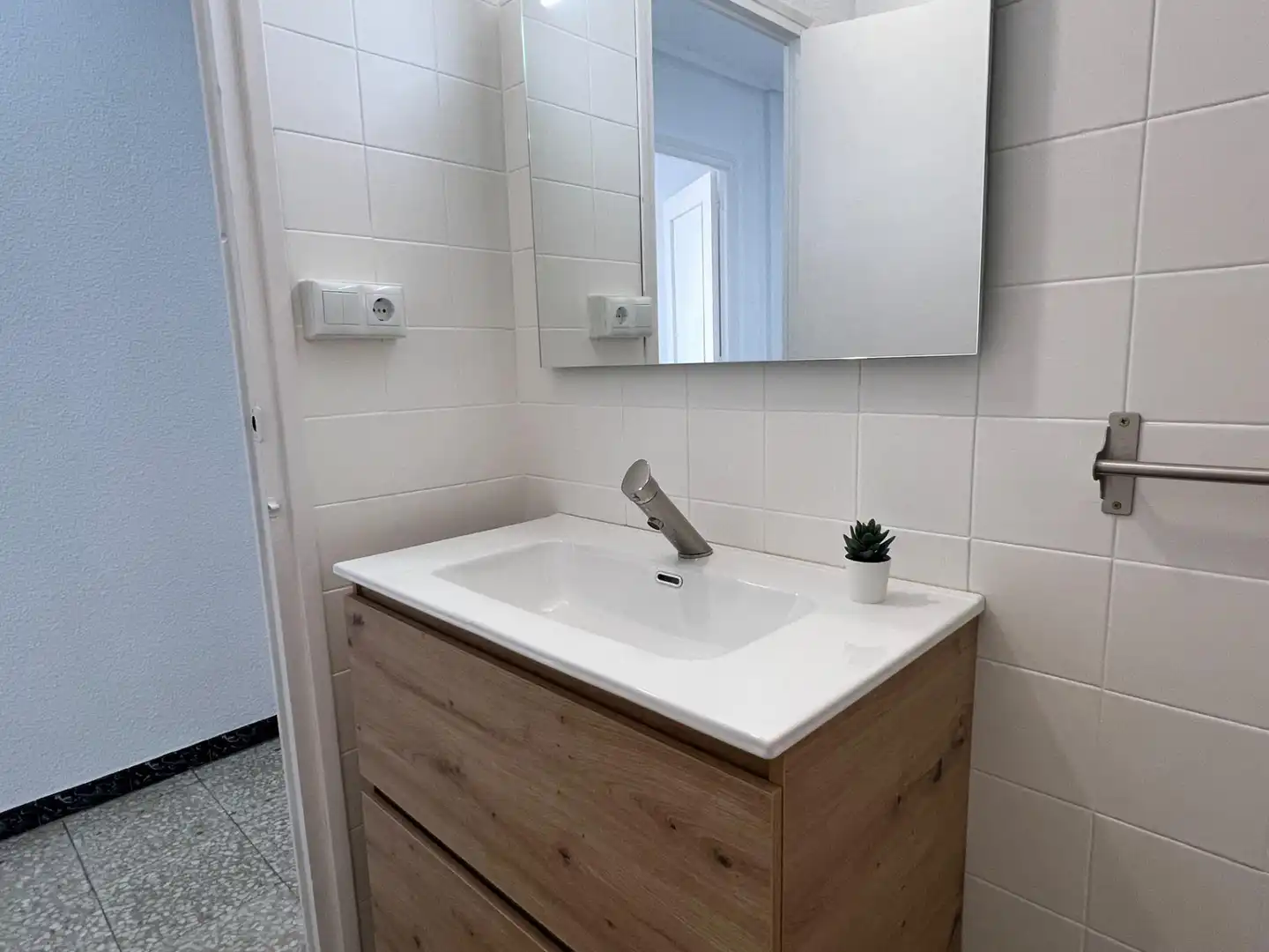 Baño de Piso de alquiler en Elche / Elx con Amueblado y Balcón