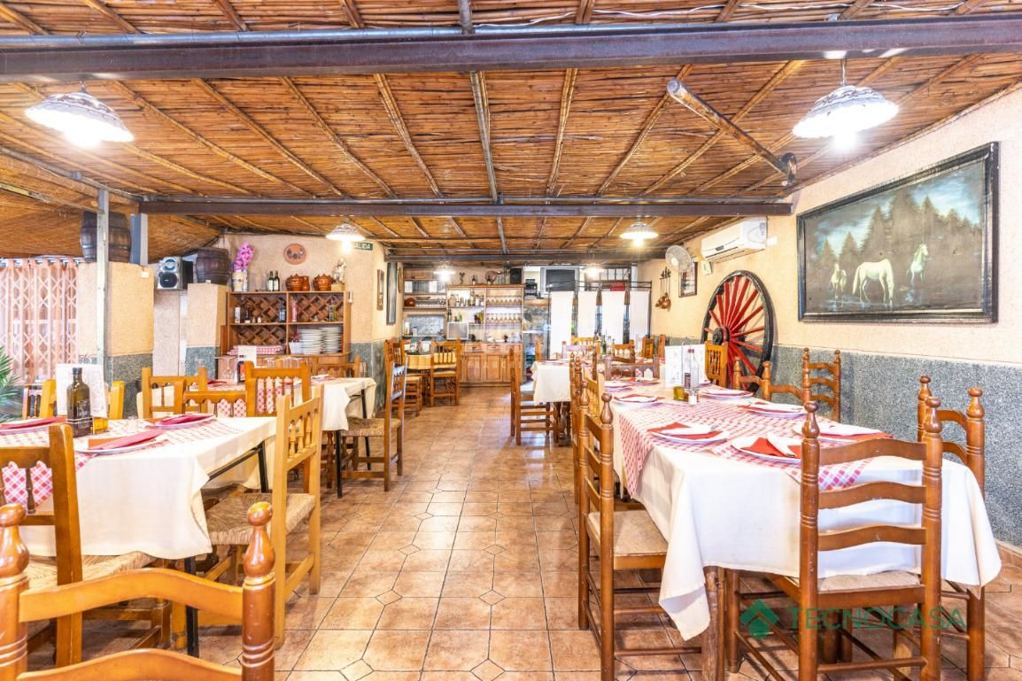 Premises for sale in Vícar  with Air Conditioner and Heating