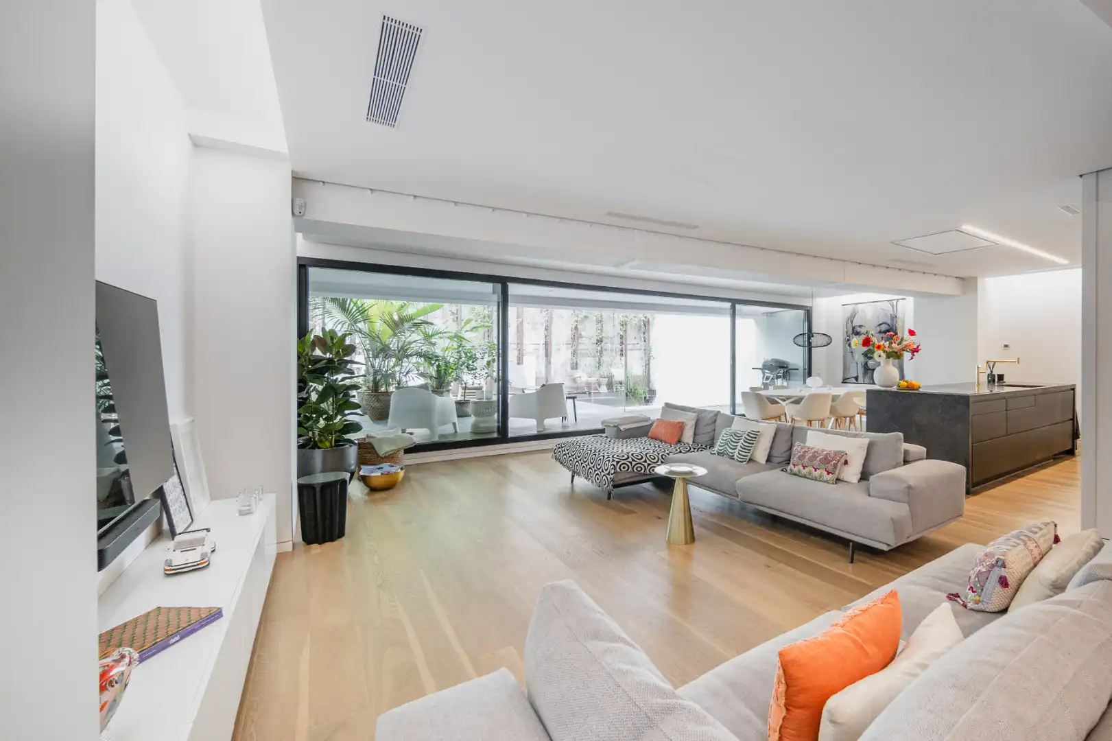 Wohnzimmer von Maisonette zum Verkauf in Barcelona mit Klimaanlage, Heizung und Privatgarten