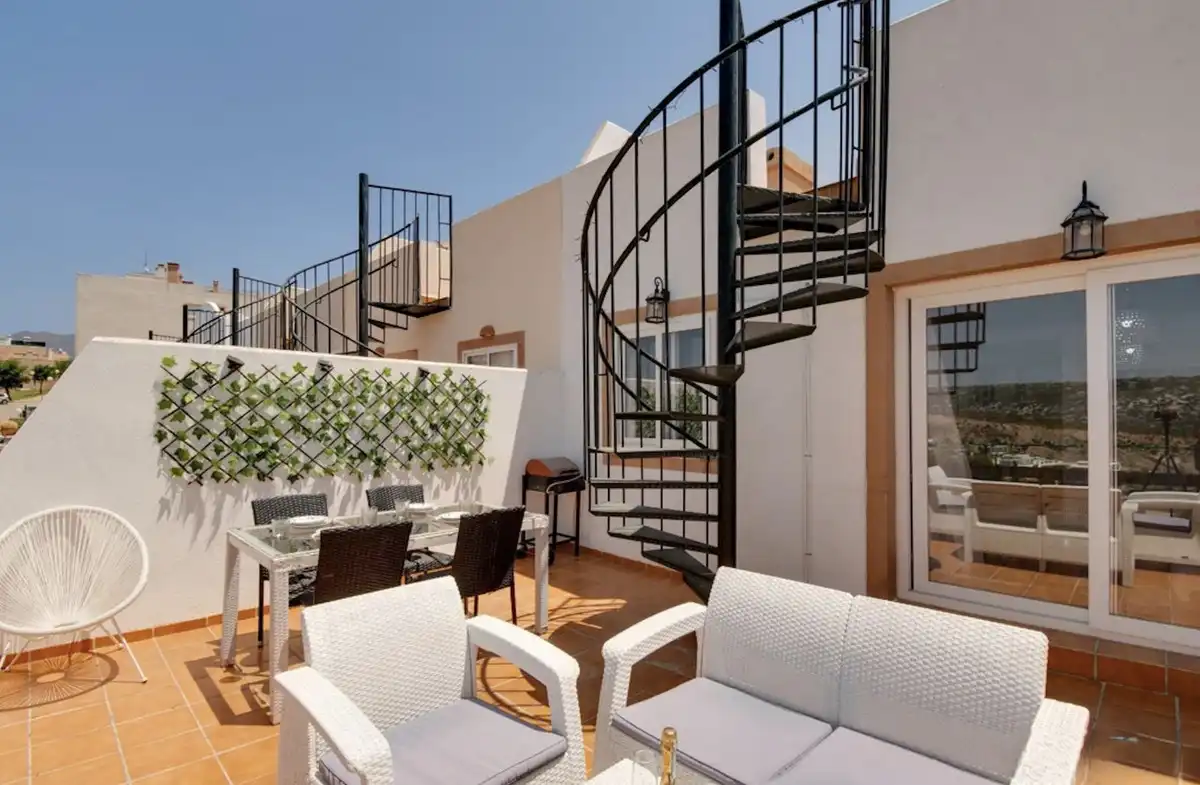 Dúplex con piscina en venta en Doña Julia Golf, imagen 3