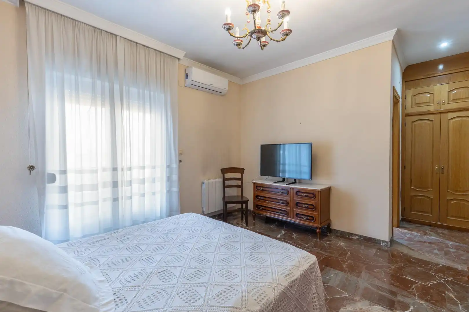 Habitación de Casa o chalet en venta en Las Gabias con Calefacción, Trastero y Balcón
