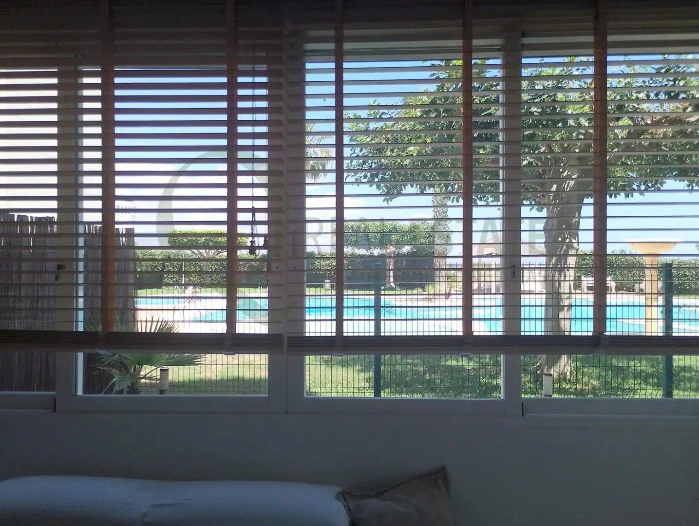 Schwimmbecken von Erdgeschoss zur Miete in El Campello mit Klimaanlage, Privatgarten und Möbliert