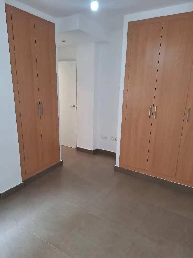 Dachboden zur Miete in Carrer del Poeta Llorente, Centro Ciudad