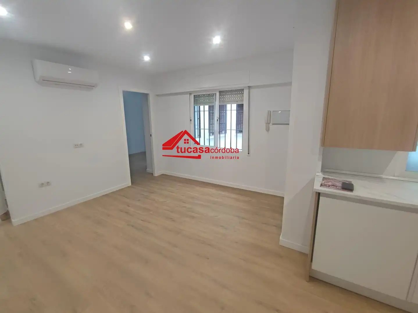 Bedroom of Flat for sale in Córdoba  with Air Conditioner and Parquet flooring