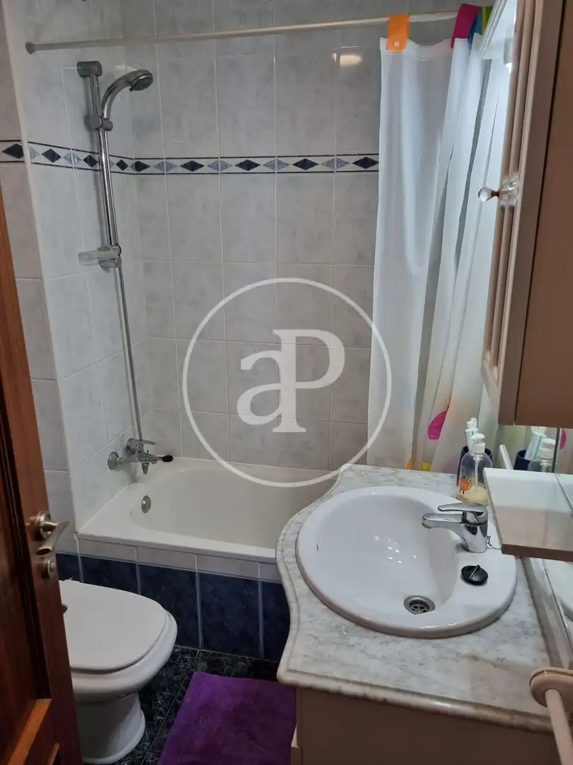 Badezimmer von Wohnung zum Verkauf in Tavernes de la Valldigna mit Heizung, Terrasse und Möbliert