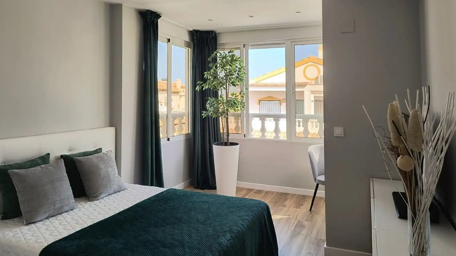 Dormitori de Casa adosada en venda en Orihuela amb Aire condicionat, Calefacció i Jardí privat