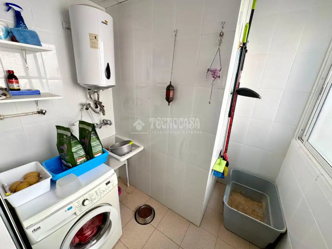 Bathroom of Attic for sale in Paterna  with Air Conditioner, Parquet flooring and Terrace