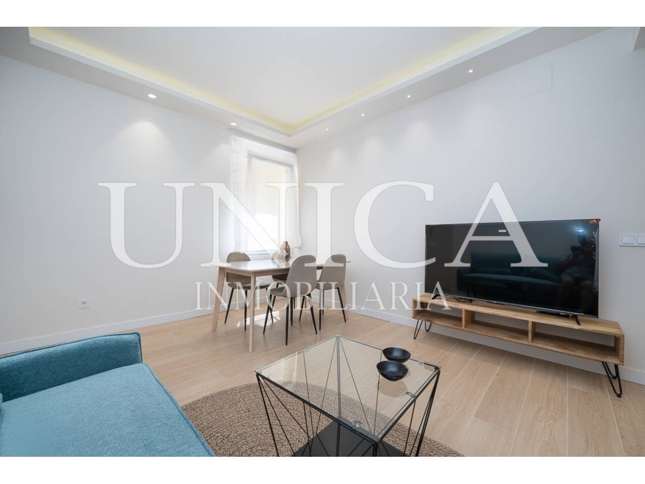 Sala de estar de Piso en venta en  Madrid Capital con Calefacción, Amueblado y Alarma