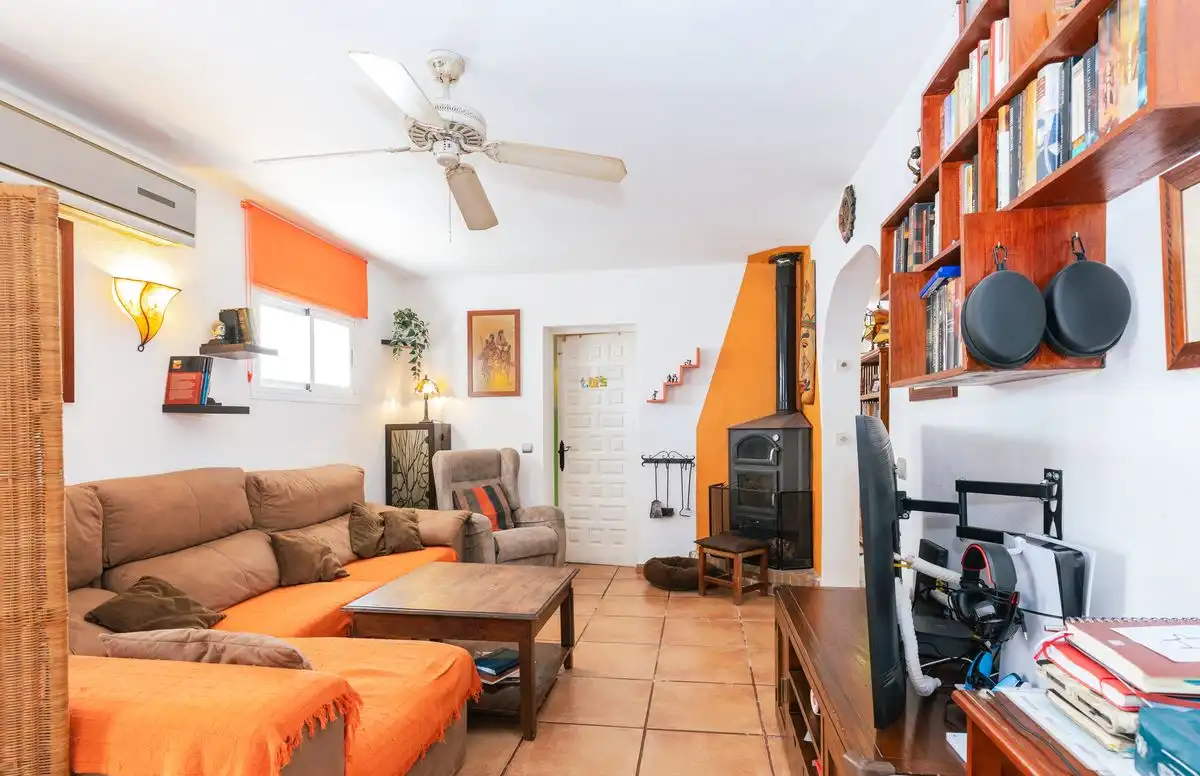 Sala de estar de Casa adosada en venta en Sant Josep de sa Talaia con Aire acondicionado, Calefacción y Jardín privado