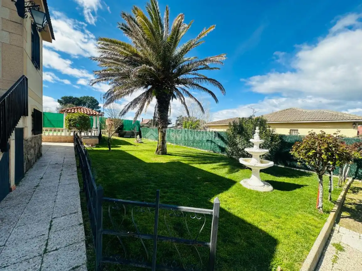 Jardín de Casa o chalet en venta en Escalona con Calefacción, Piscina y Amueblado