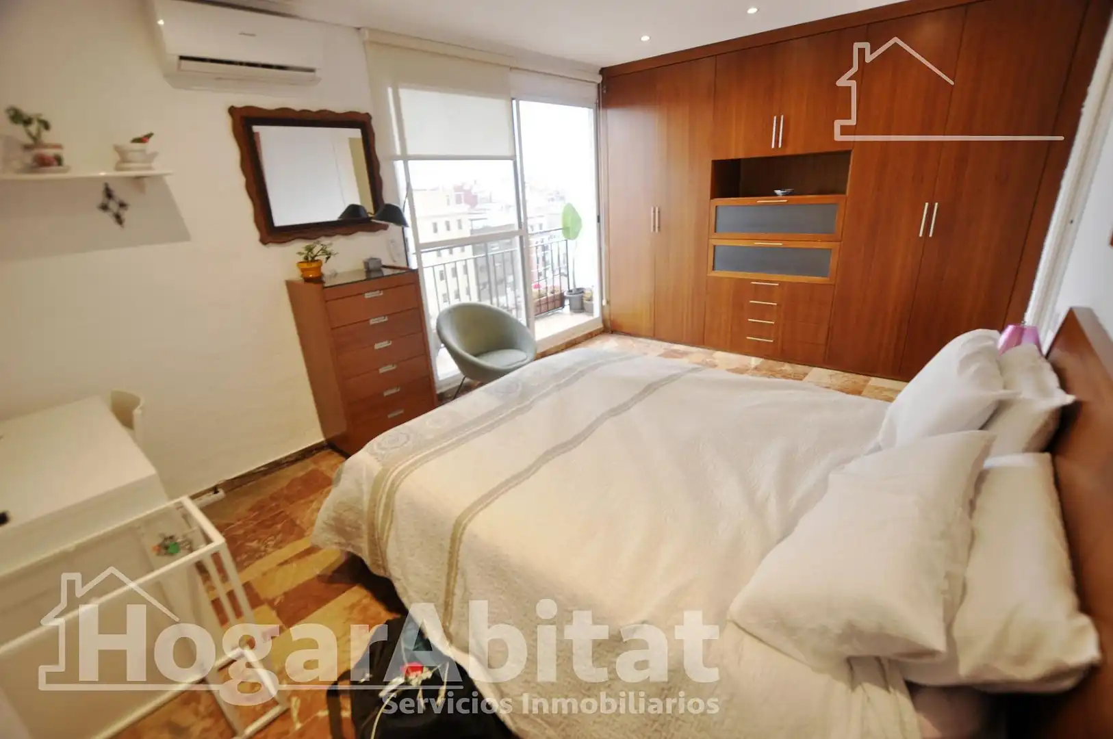 Bedroom of Flat for sale in Valencia  with Air Conditioner, Furnished and Balcony