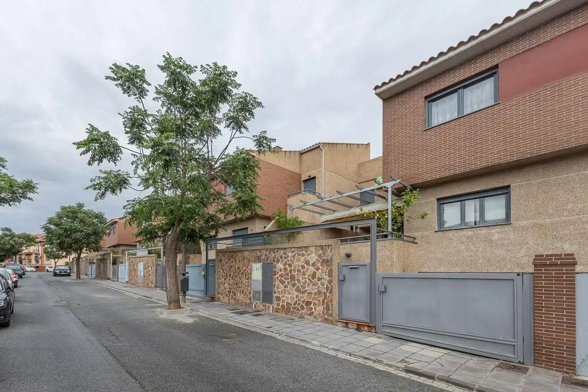 Detached homes for sale in Poniente