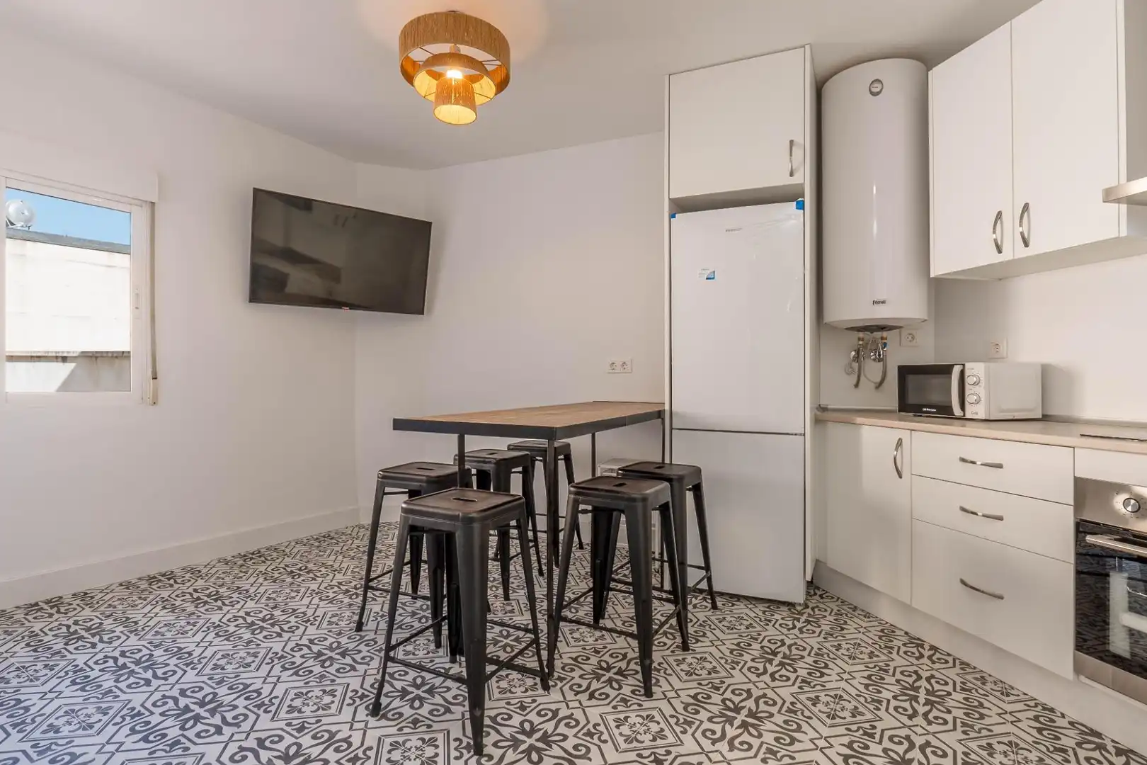 Kitchen of Flat for share in Granada  with Balcony