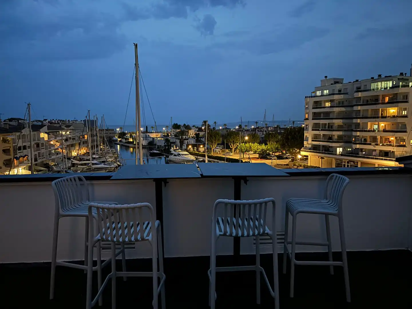 Terrasse von Dachboden zum Verkauf in Empuriabrava mit Klimaanlage, Terrasse und Möbliert