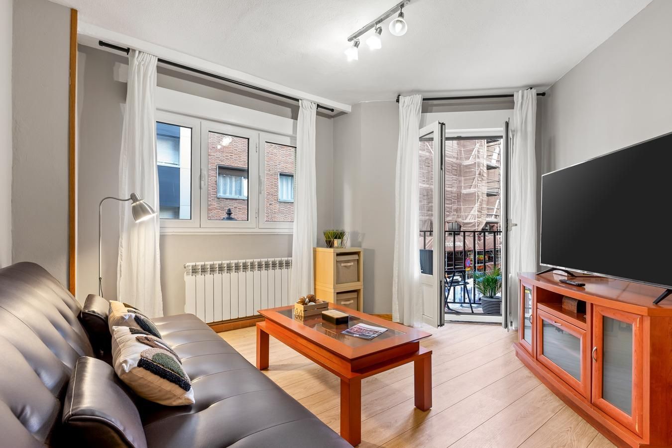 Sala d'estar de Pis en venda en Gijón  amb Calefacció, Terrassa i Moblat