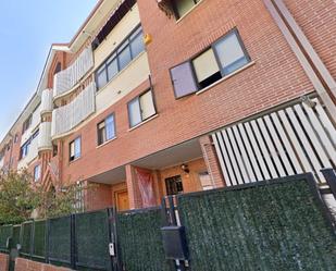 Vista exterior de Pis en venda en Alcalá de Henares amb Aire condicionat i Terrassa