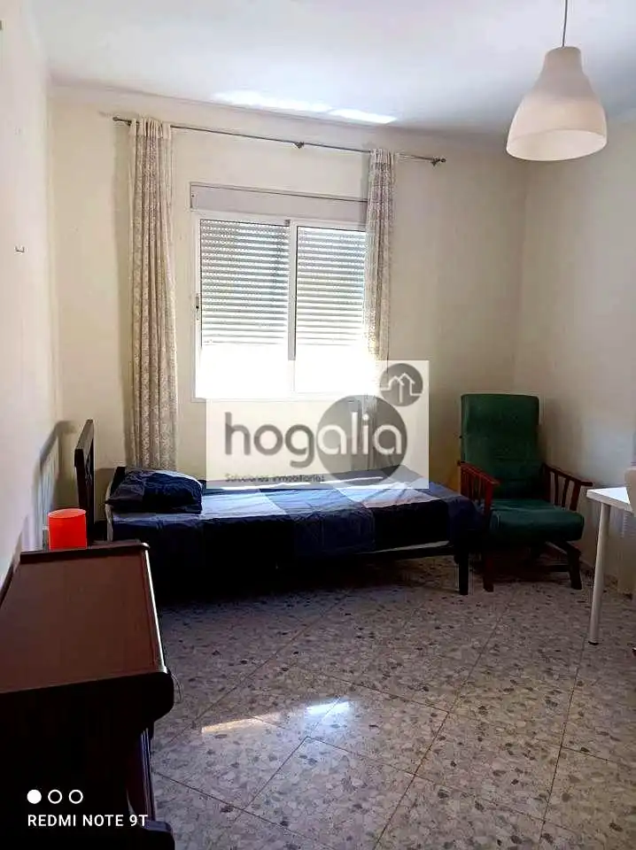 Habitación de Piso de alquiler en Sevilla con Aire acondicionado y Amueblado