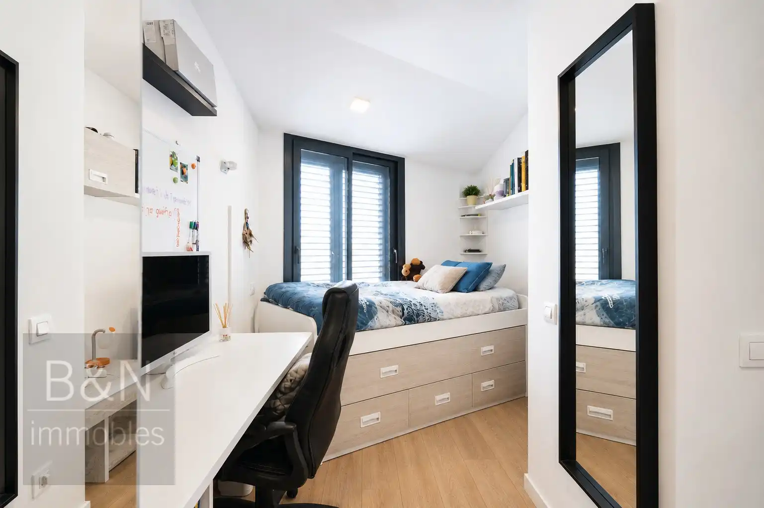 Habitación de Dúplex en venta en Terrassa con Aire acondicionado, Calefacción y Terraza