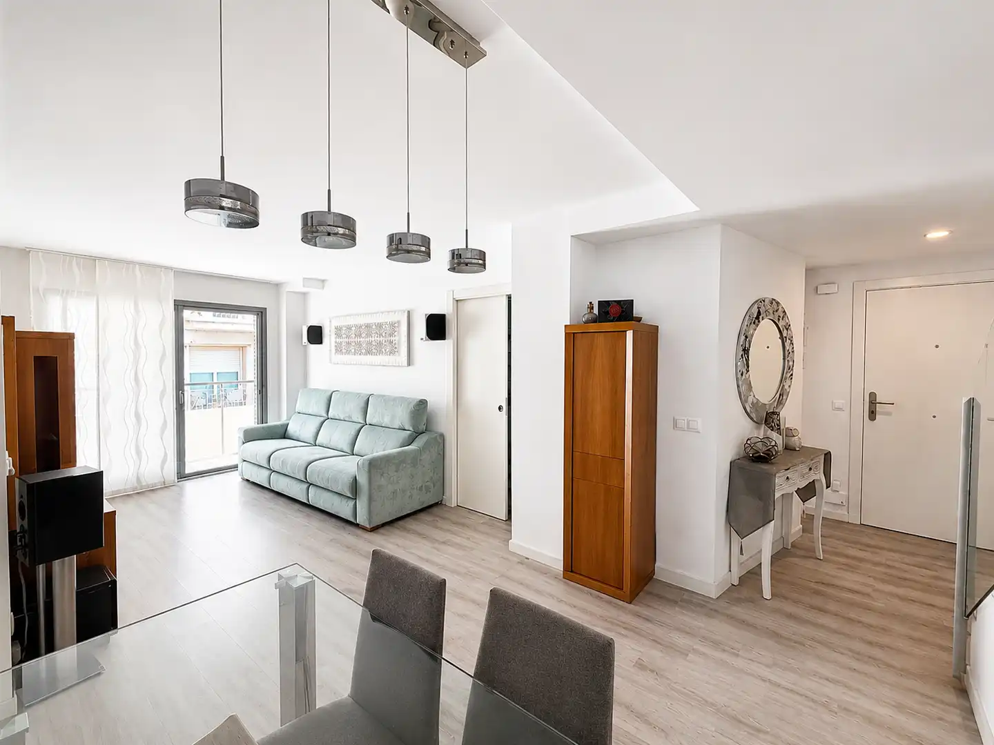 Sala de estar de Dúplex en venta en Cornellà de Llobregat con Terraza, Trastero y Balcón